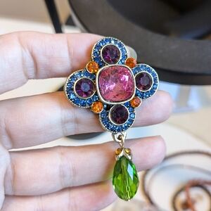 527 Elegant Multicolor Rinestone Brooch